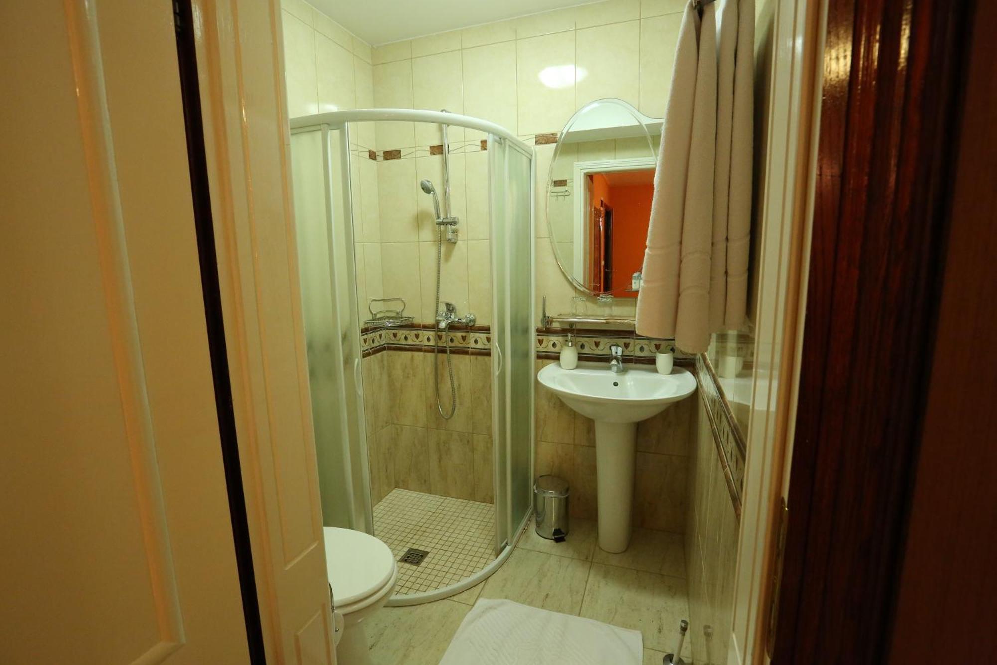 Apartments & Rooms Vienna Osijek Habitación foto